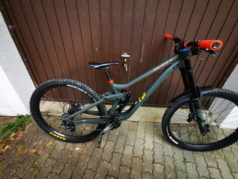 Scott Gambler 910 vel. L rok 2022