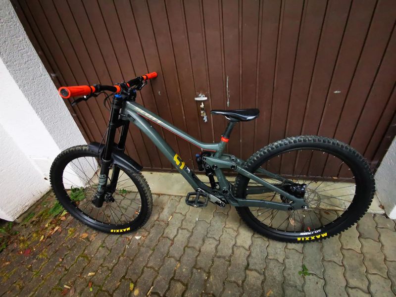 Scott Gambler 910 vel. L rok 2022