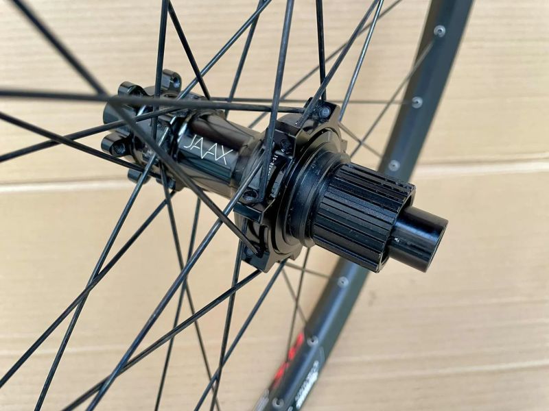 Zadní kolo MTB REMERX RX 2030 27,5 + JAVAX M519-Boost 12x148mm Microspline 12s