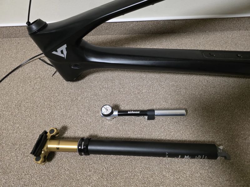 Rámová sada YT IZZO + Fox Transfer Kashima