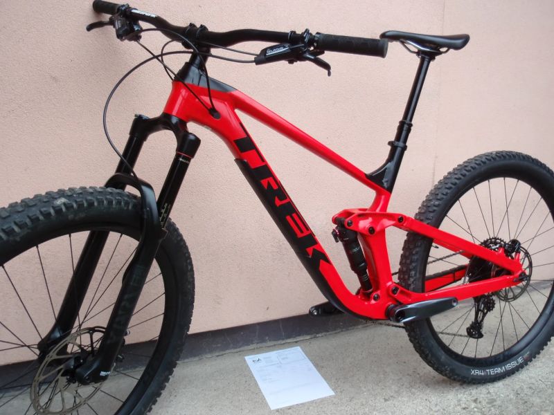 Téměř nový Trek Slash 7 Gen 5