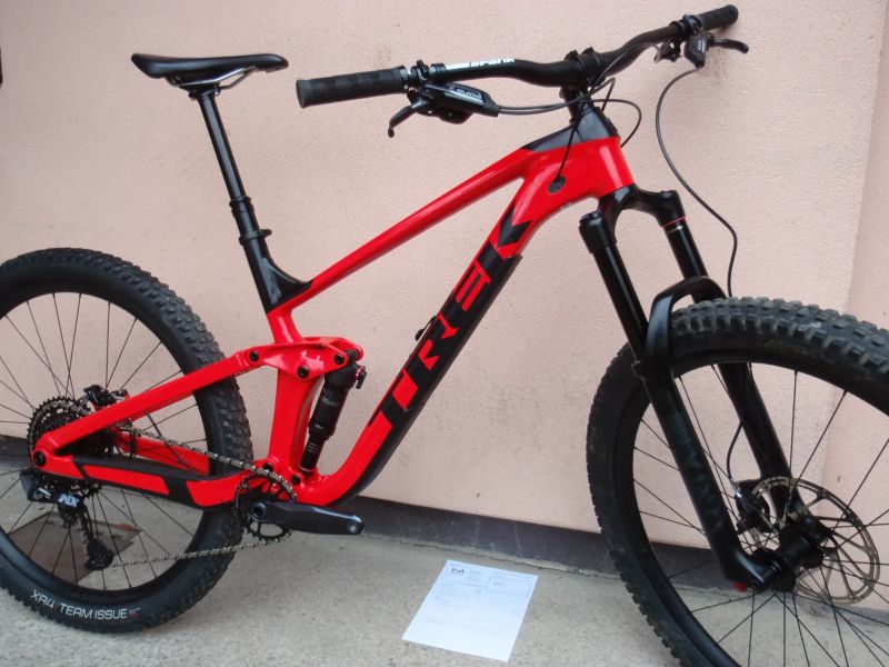 Téměř nový Trek Slash 7 Gen 5