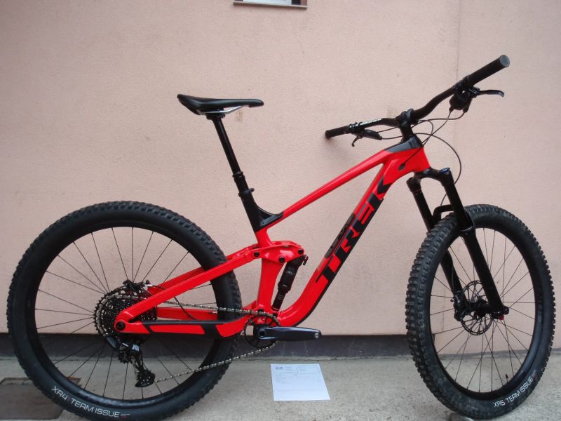 Téměř nový Trek Slash 7 Gen 5
