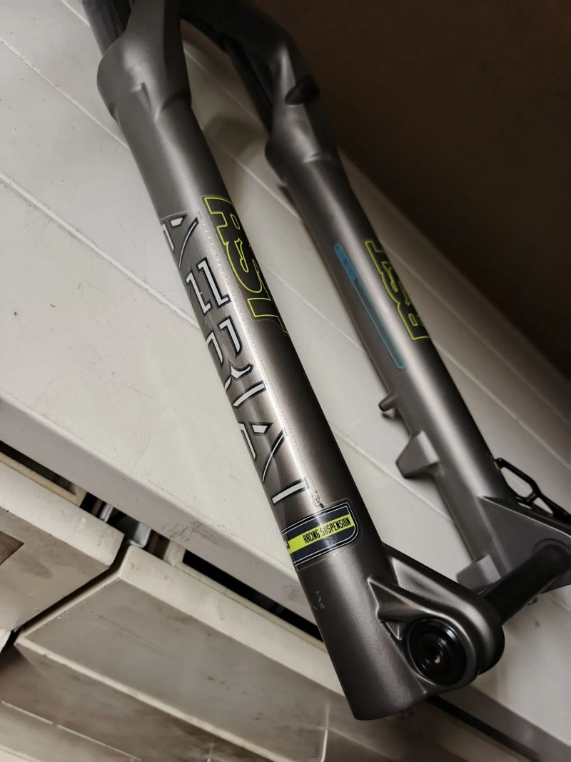 Vidlice RST Aerial 29-15 TnL 28,6 