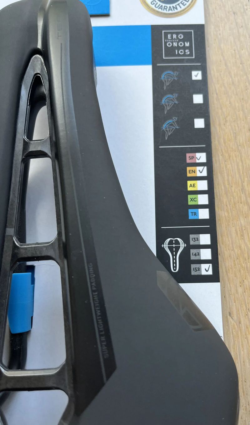 Prodám nové sedlo PRO Stealth Team s karbonovými ližinami, šířka 152 mm