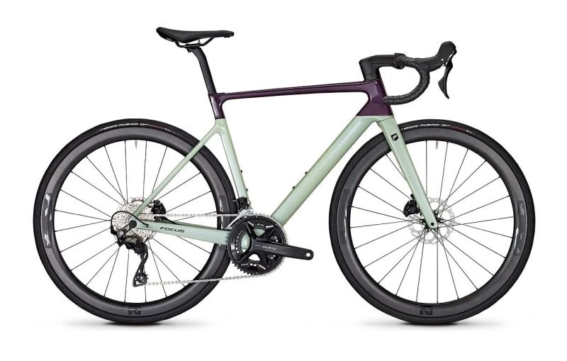 FOCUS IZALCO MAX 8.8 MODEL 2025