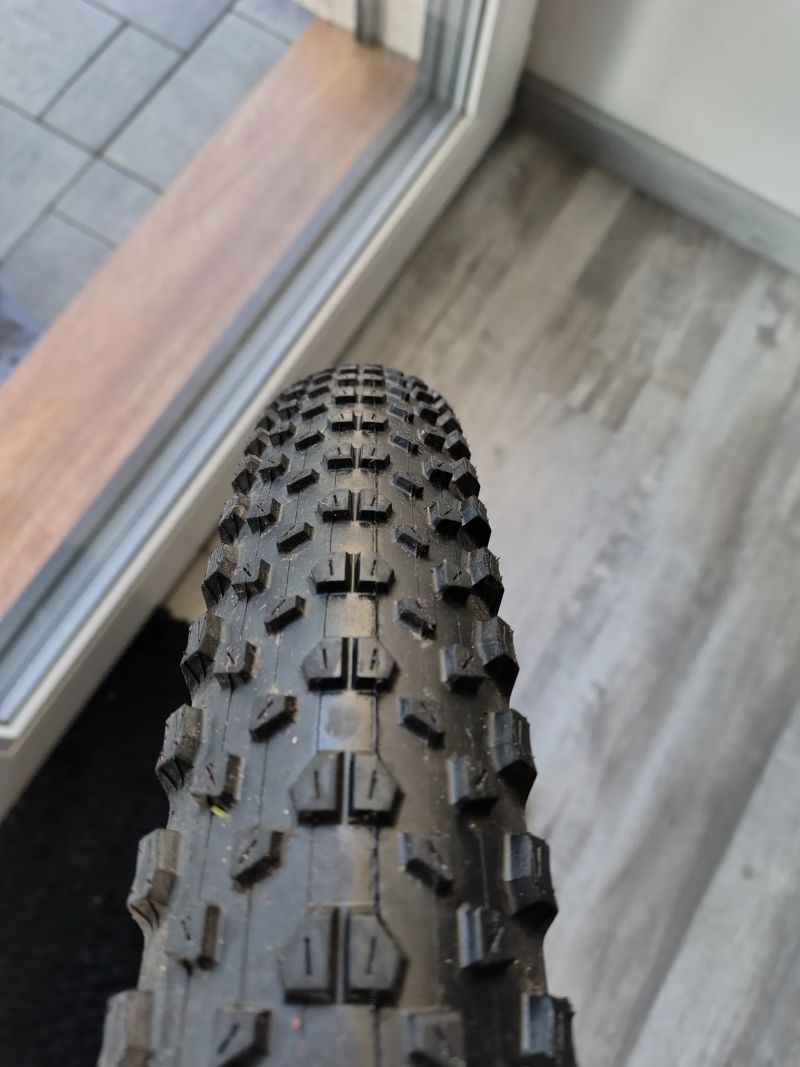 Prodám téměř nový Maxxis Ikon 29x2.35" 3C Maxxspeed Exo TR