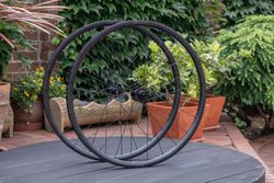 Zapletená kola Specialized na ráfcích DT Swiss G540