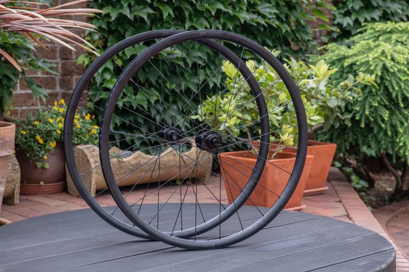 Zapletená kola Specialized na ráfcích DT Swiss G540