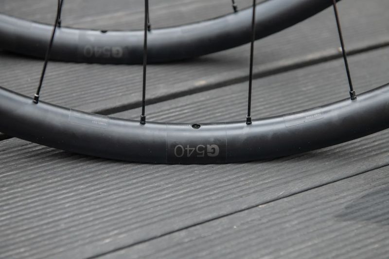 Zapletená kola Specialized na ráfcích DT Swiss G540