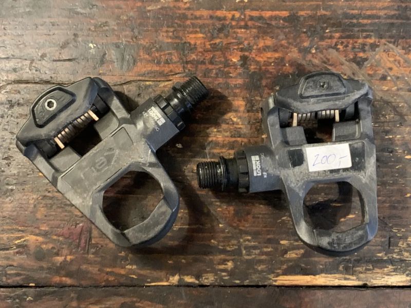 silniční pedály Shimano a Look