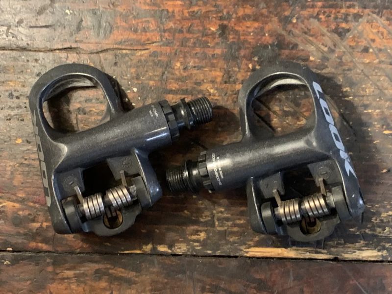 silniční pedály Shimano a Look
