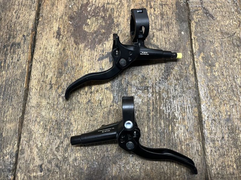 Brzdové páky Shimano BL-M4100 a BL-MT400