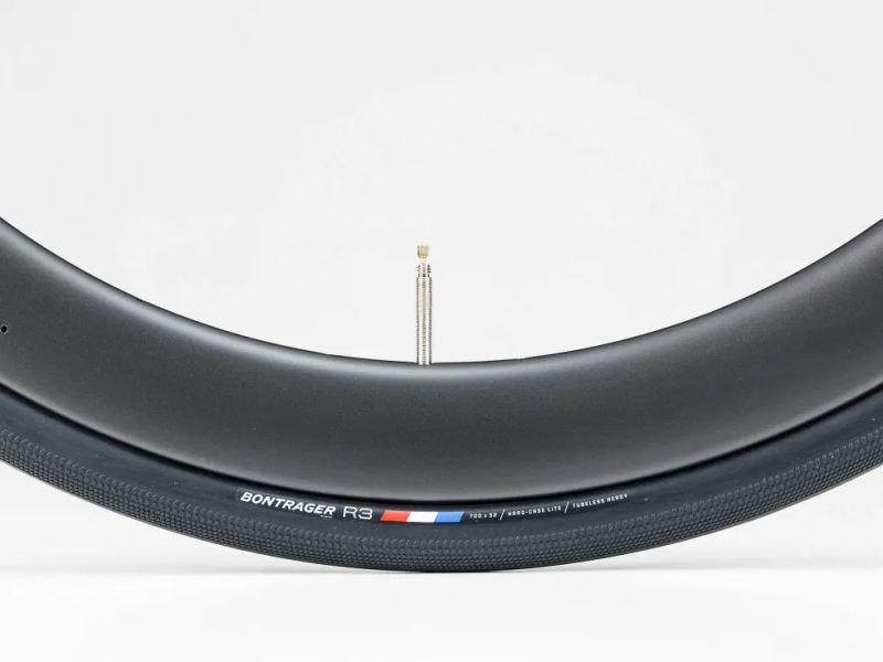Bontrager R3 Hard-Cas Lite TLR Tire