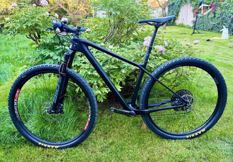 Skvělé závodní karbonové ultra lehké kolo OG Evkin, 29",M rám