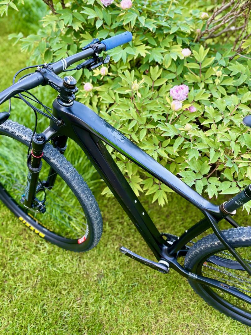 Skvělé závodní karbonové ultra lehké kolo OG Evkin, 29",M rám