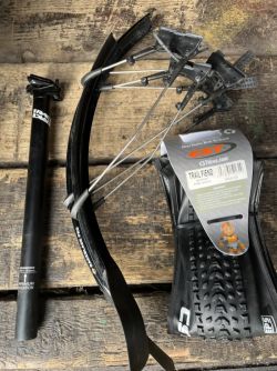 Blatníky, plášť, sedlovka