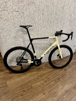 Canyon Ultimate CF SL 7 Di2 + wattmetr 4iiii Precision 3+ 