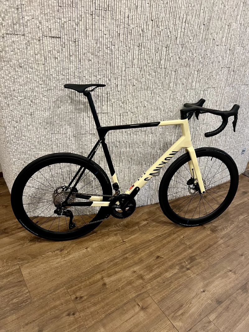 Canyon Ultimate CF SL 7 Di2 + wattmetr 4iiii Precision 3+ 