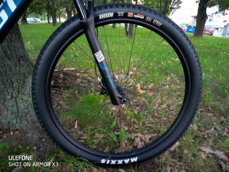 Nové karbonové kolo GHOST LECTOR SF LC - Sky / Star White