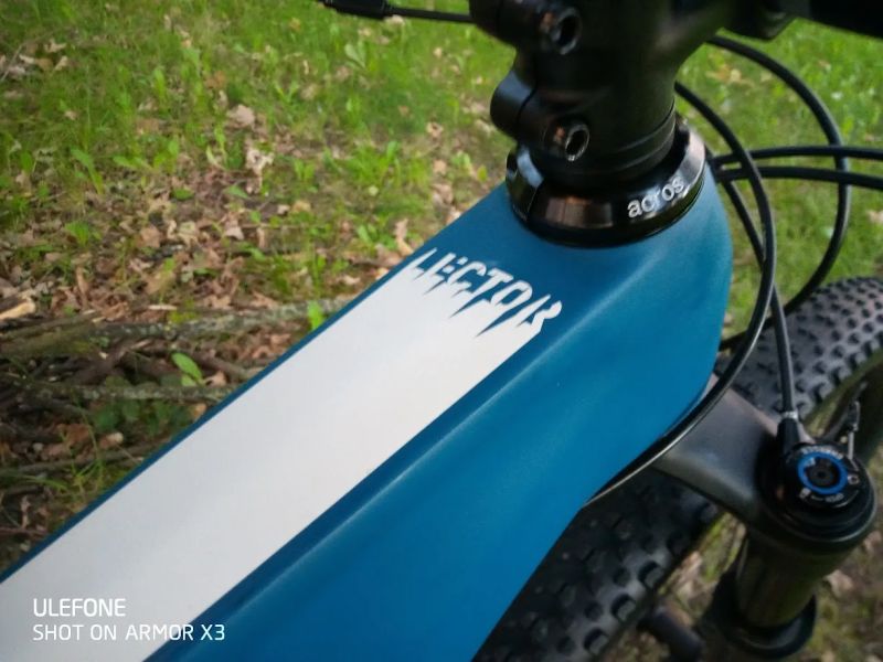 Nové karbonové kolo GHOST LECTOR SF LC - Sky / Star White