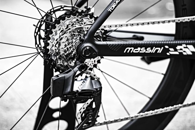 Massini Stradale Italia, Sram Red Etap AXS 2x12, FastWay RD60 