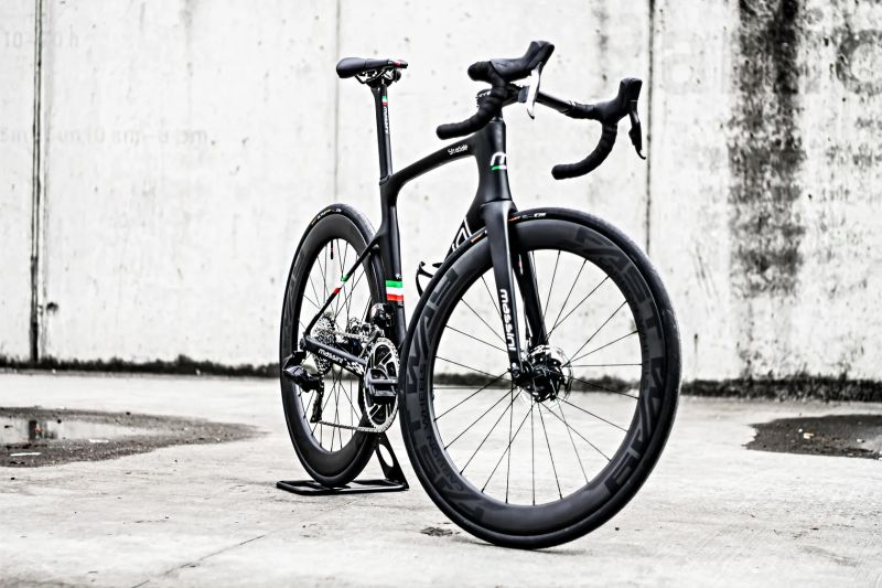 Massini Stradale Italia, Sram Red Etap AXS 2x12, FastWay RD60 