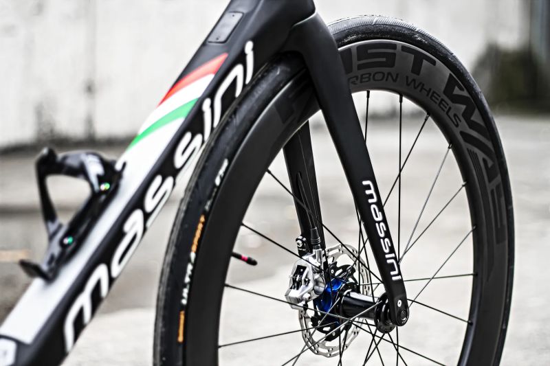 Massini Stradale Italia, Sram Red Etap AXS 2x12, FastWay RD60 