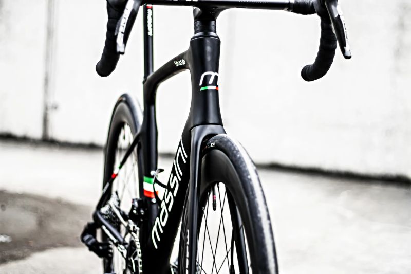 Massini Stradale Italia, Sram Red Etap AXS 2x12, FastWay RD60 