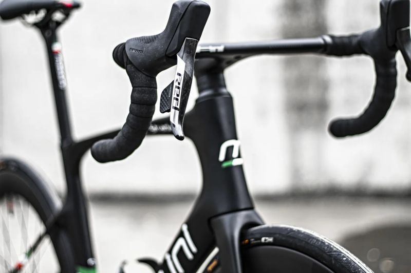 Massini Stradale Italia, Sram Red Etap AXS 2x12, FastWay RD60 