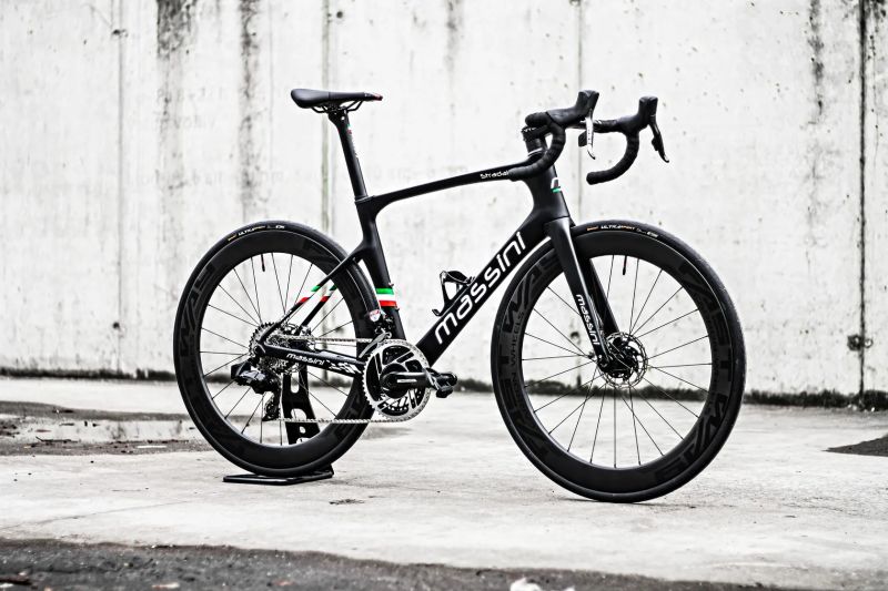 Massini Stradale Italia, Sram Red Etap AXS 2x12, FastWay RD60 