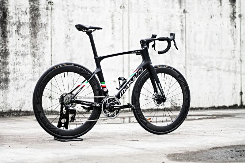 Massini Stradale Italia, Sram Red Etap AXS 2x12, FastWay RD60 