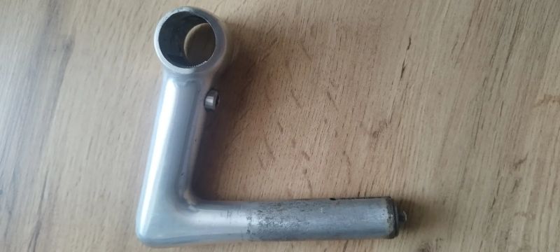 Silniční představec