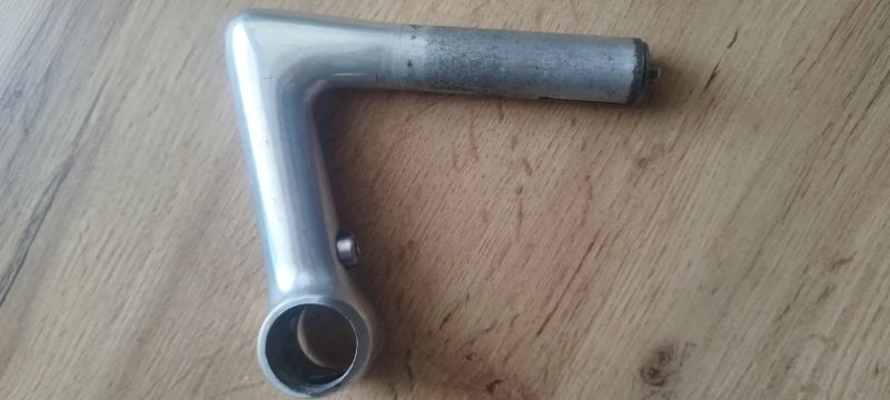 Silniční představec