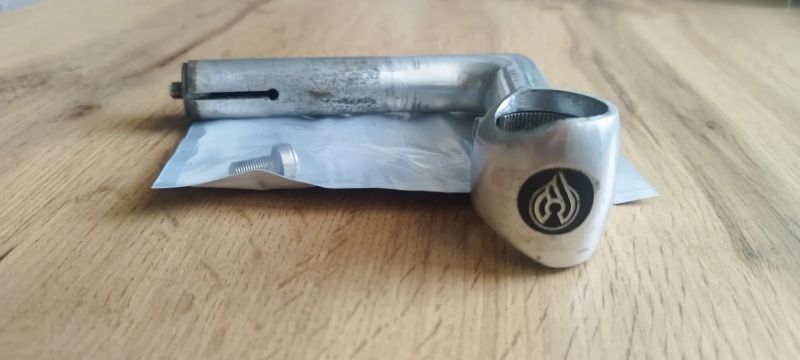 Silniční představec