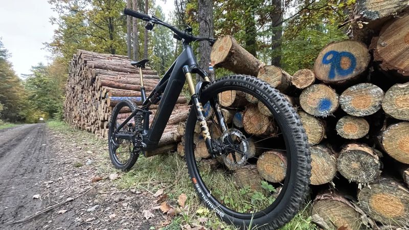 CUBE STEREO HYBRID ONE44 HPC AT carbon'n'gold XL 2025, SRAM AXS, KASHIMA 150/140mm ZÁRUKA