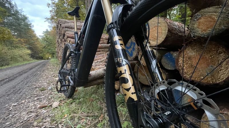 CUBE STEREO HYBRID ONE44 HPC AT carbon'n'gold XL 2025, SRAM AXS, KASHIMA 150/140mm ZÁRUKA