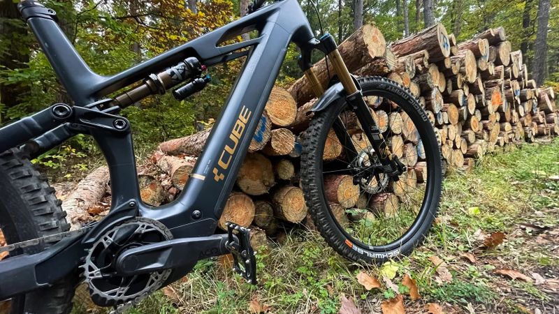 CUBE STEREO HYBRID ONE44 HPC AT carbon'n'gold XL 2025, SRAM AXS, KASHIMA 150/140mm ZÁRUKA