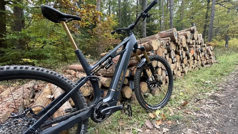 CUBE STEREO HYBRID ONE44 HPC AT carbon'n'gold XL 2025, SRAM AXS, KASHIMA 150/140mm ZÁRUKA