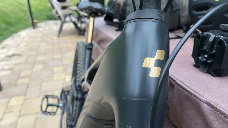 CUBE STEREO HYBRID ONE44 HPC AT carbon'n'gold XL 2025, SRAM AXS, KASHIMA 150/140mm ZÁRUKA