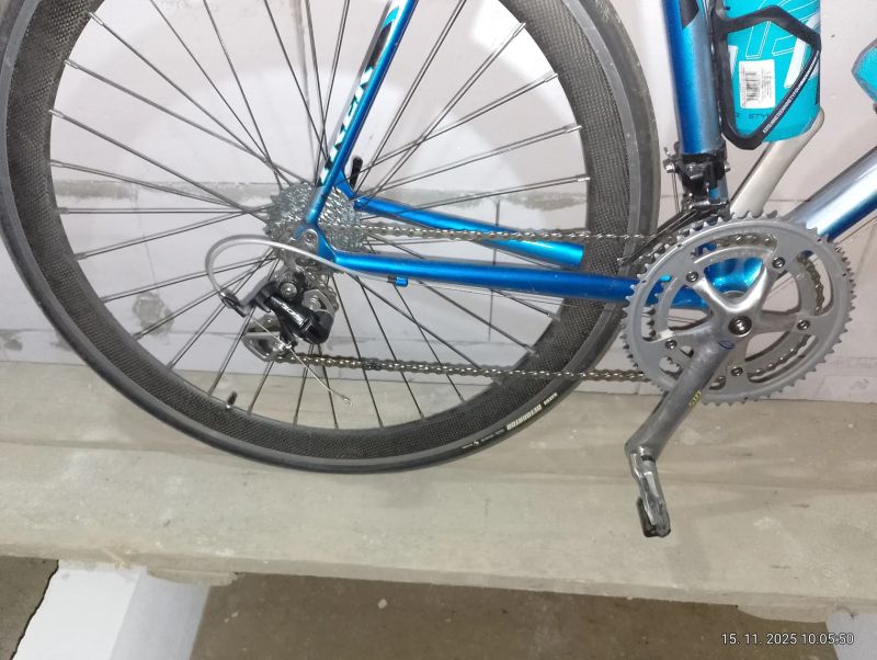 Prodám silniční kolo trek ALU rám vydlice Carbon velikost 60 vybavení Shimano 105 2×10 