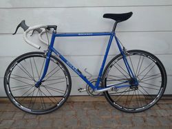 PRODÁM SILNIČNÍ KOLO RÁM ŠÍRER, VÝBAVA SACHS