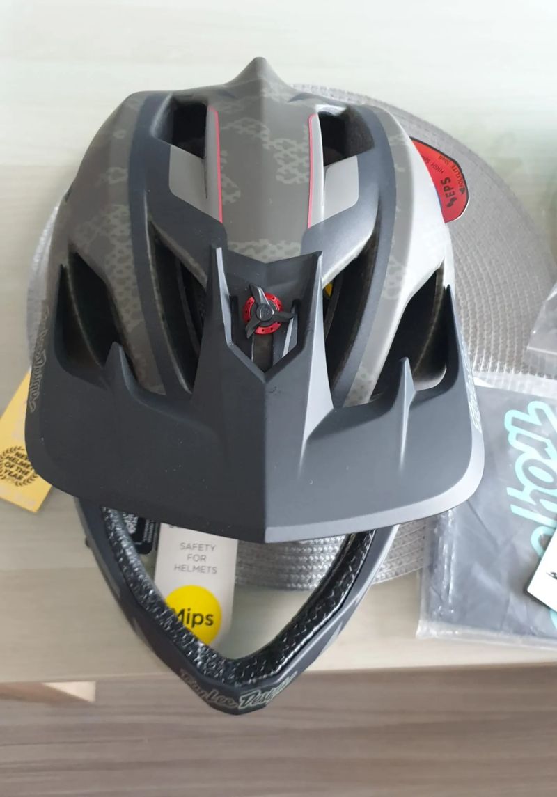 Troy Lee Designs helma vel. M/L