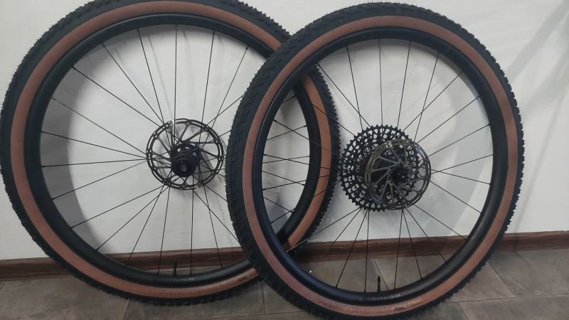 Bontrager Kovee Elite 30 TLR Boost 29