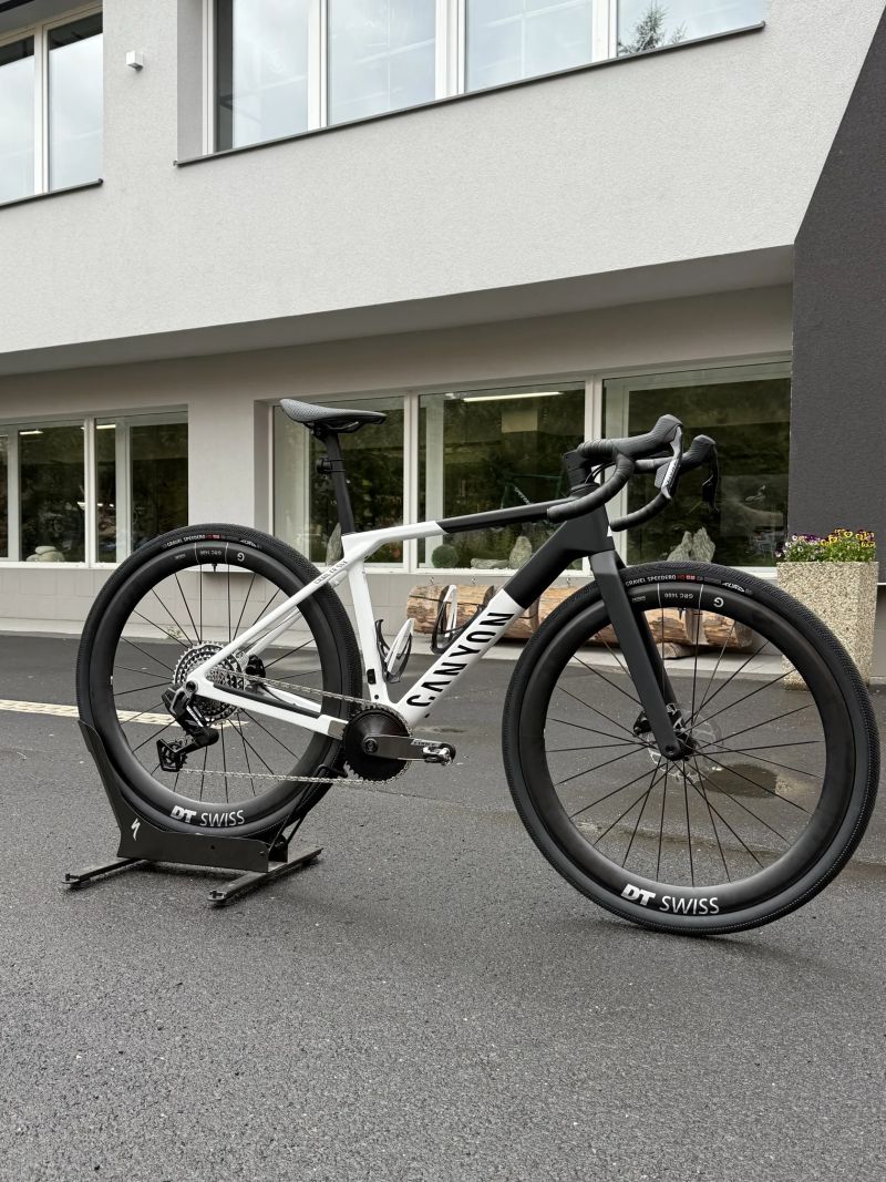 Canyon Grail CF SLX 8 AXS 2026 - do 174cm výšky postavy. 