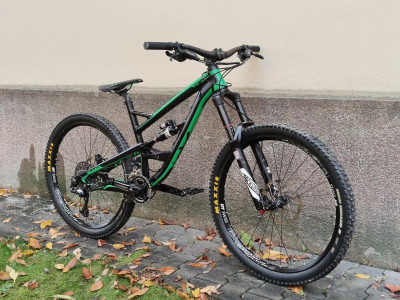 YT Industries Capra AL Comp 2 vel. L roku 2016