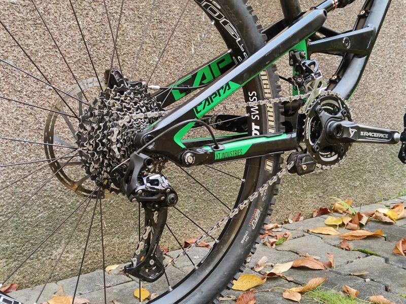 YT Industries Capra AL Comp 2 vel. L roku 2016