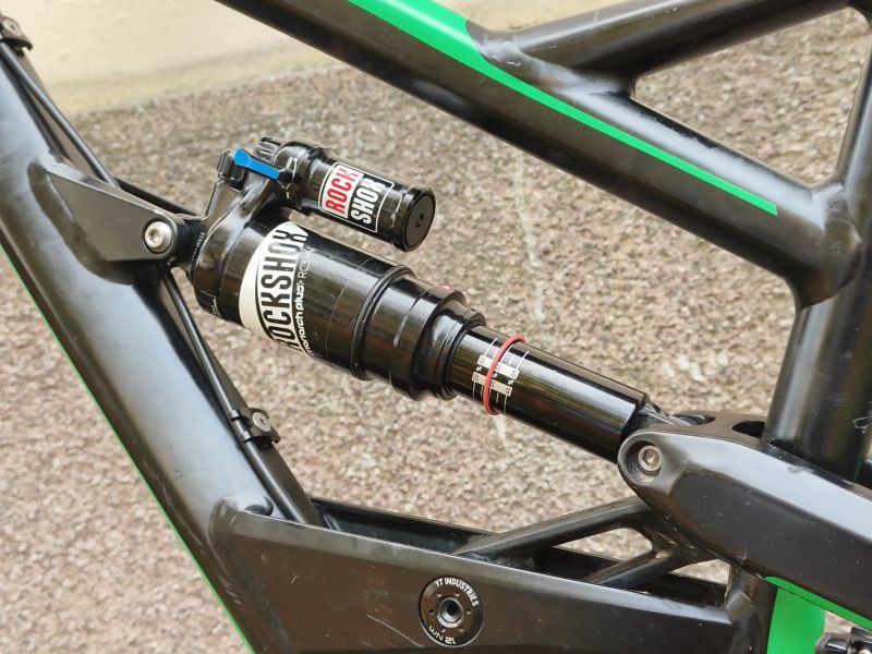 YT Industries Capra AL Comp 2 vel. L roku 2016