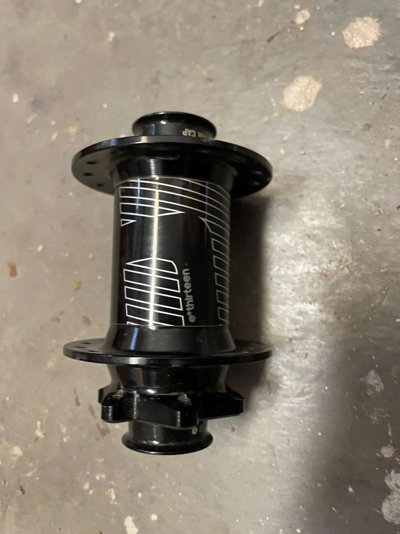 e*thirteen přední náboj 110x15mm 28děr