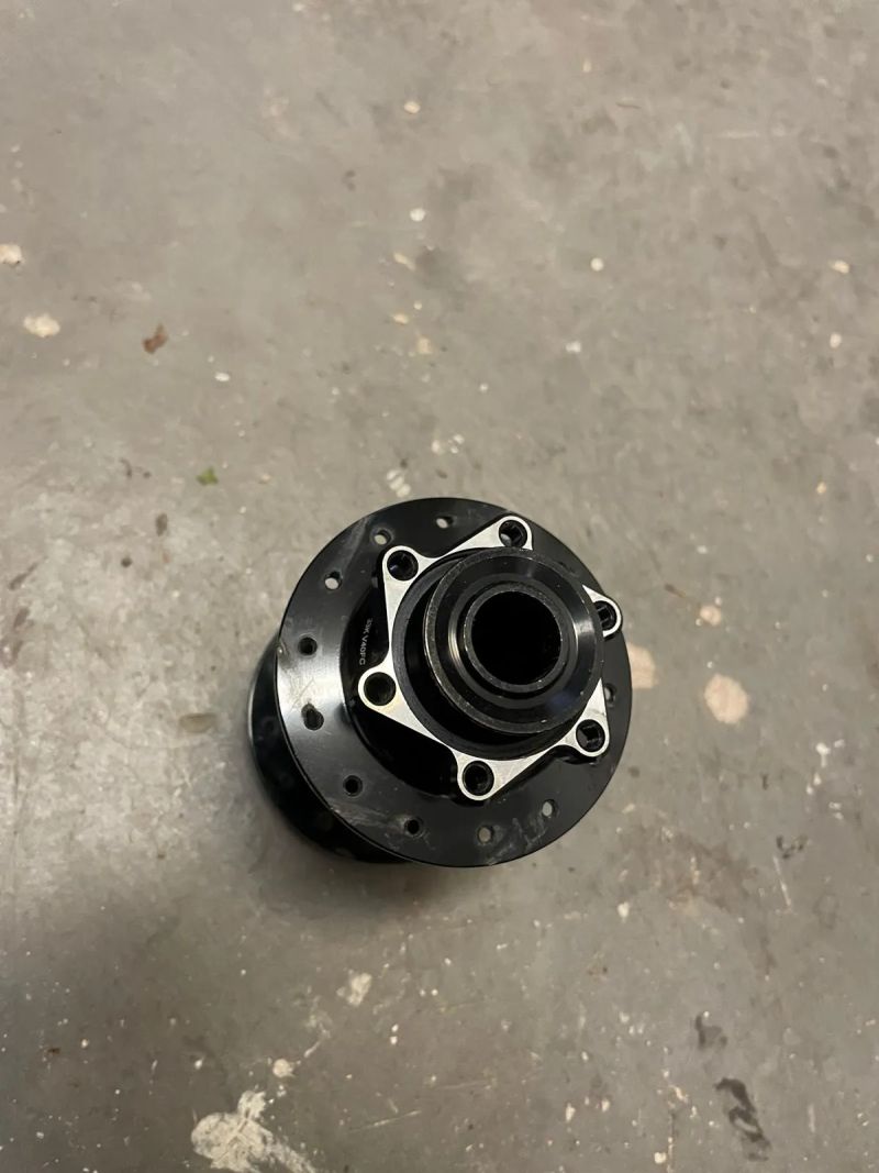 e*thirteen přední náboj 110x15mm 28děr